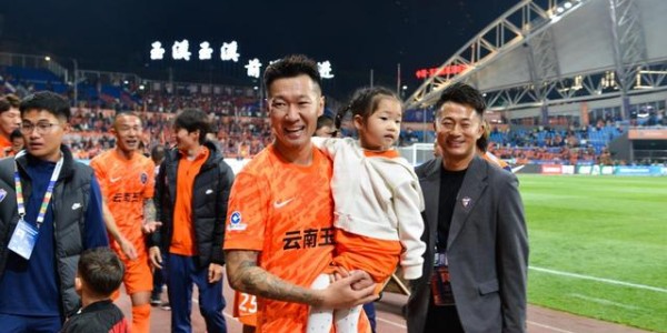 bob体育app下载-上港肠子悔青了？放走的国脚王牌中场在玉昆爆发，自己却深陷泥潭|徐新|上海海港|云南|云南玉昆|中超_新浪体育_新浪新闻